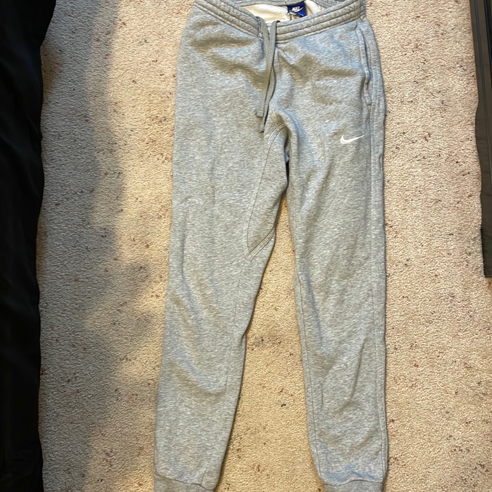 Boys small Nike sweat pants.